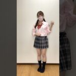 嫌がりながら少しだけ見せる